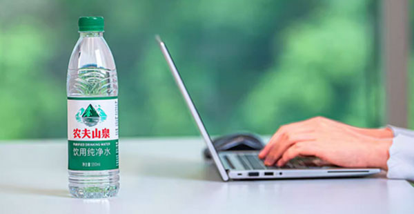 農(nóng)夫山泉綠瓶水布局品牌戰(zhàn)略，低價(jià)搶占市場高地